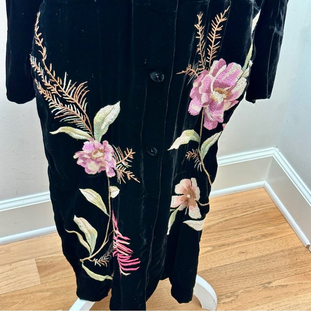 Johnny Was Black Velvet Duster Jacket with Floral Embroidery, size XS - Picture 8 of 9